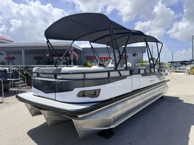 BOATZON | Avalon 2385 Venture 85 Rear Fish Tri Toon High Performance 2026