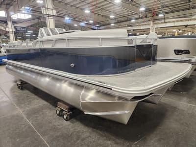 BOATZON | Avalon Venture 85 Elite Windshield 23 FT 2026