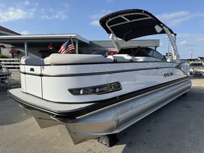 BOATZON | Avalon 2585 Catalina Quad Lounger Windshield Tri Toon High Performance 2026 BOATZON | Avalon 2585 Catalina Quad Lounger Windshield Tri Toon High Performance 2026