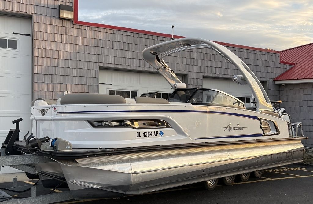 2023 Avalon 2585 Excalibur Elite Windshield Tri Toon Mercury Racing 450R - Sold Boat
