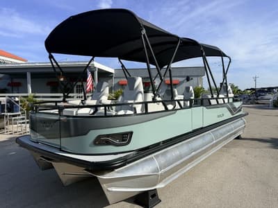 BOATZON | Avalon 2585 Venture 85 Center Console Fish Tri Toon High Performance 2026