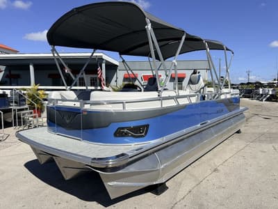 BOATZON | Avalon 2585 Venture 85 Quad Lounger Tri Toon High Performance 2026