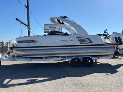 BOATZON | Avalon Carbon Series Excalibur Elite Windshield W 400HP 2025 BOATZON | Avalon Carbon Series Excalibur Elite Windshield W 400HP 2025