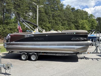 BOATZON | Avalon Catalina  23 FT Quad Lounger 2024