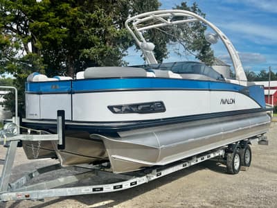 BOATZON | Avalon Catalina 25 Quad Lounge Windshield TripleToon 2026