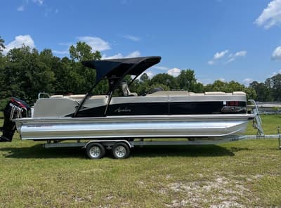 BOATZON | Avalon Catalina Platinum Entertainer 27 2020