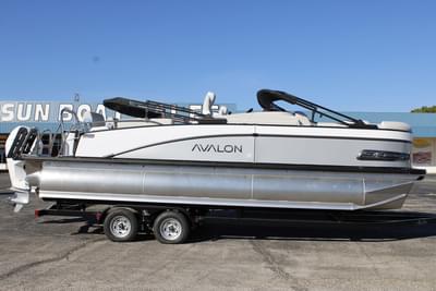 BOATZON | Avalon Catalina Quad Lounger Shift 23 FT 2026