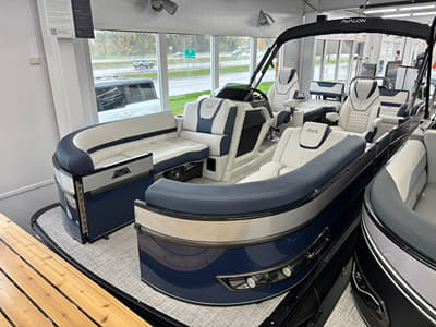 BOATZON | Avalon Catalina Quad Lounger Shift 23 FT 2027