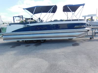 BOATZON | Avalon Catalina Quad Lounger Shift 25 FT 2026