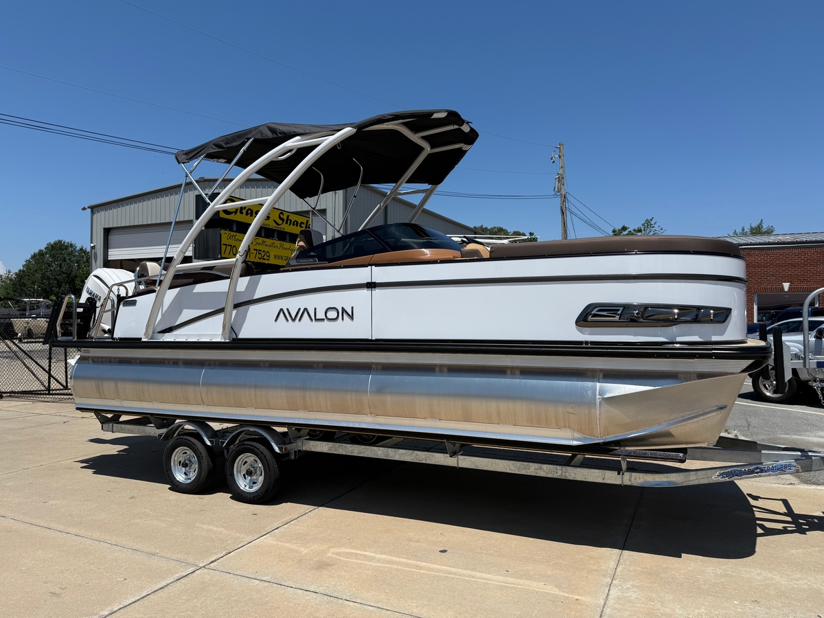 2025 Avalon Catalina Quad Lounger Windshield - Sold Boat