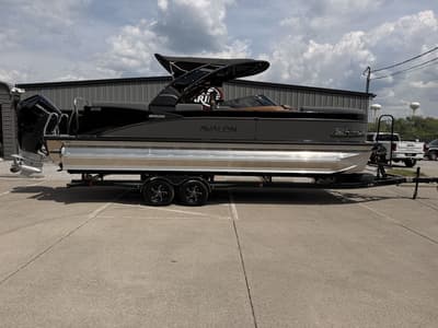 BOATZON | Avalon Catalina Quad Lounger Windshield 25 FT 2026