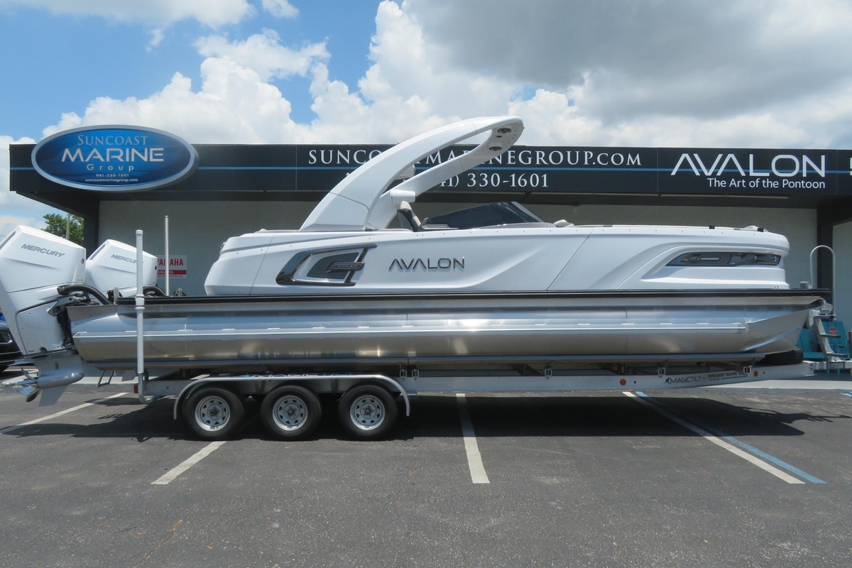2027 Avalon Excalibur Carbon - Sold Boat