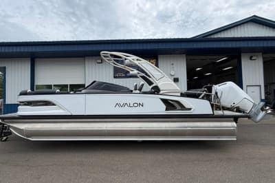 BOATZON | Avalon Excalibur LTD Flex Lounge Windshield  25 2026