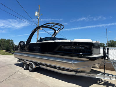 BOATZON | Avalon Excalibur LTD Flex Lounge Windshield 25 FT 2026