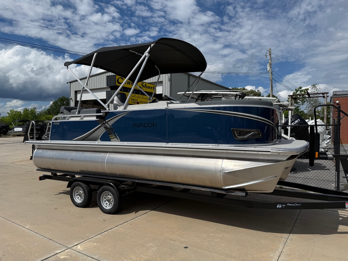 2025 Avalon LSZ QUAD LOUNGER SHIFT - Sold Boat