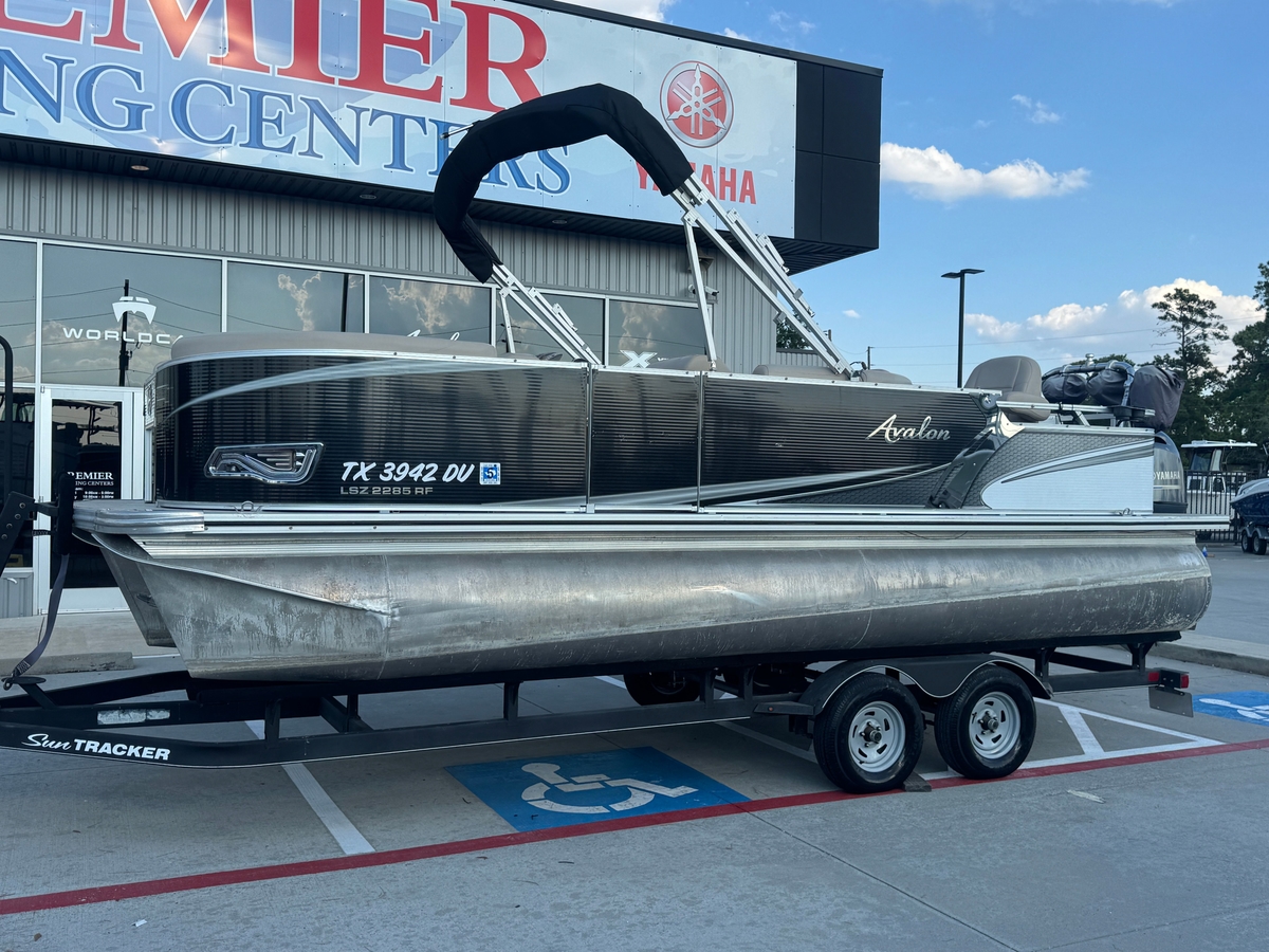 2017 Avalon LSZ rf 2285 - Sold Boat