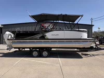 BOATZON | Avalon LSZ Versatile Rear Bench 23 FT 2026