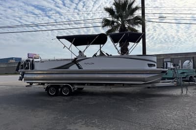 BOATZON | Avalon LSZ Versatile Rear Bench Windshield 2026