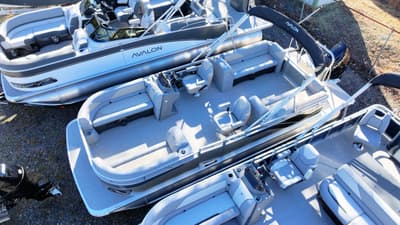 BOATZON | Avalon Venture  23 FT Quad Lounger 2026