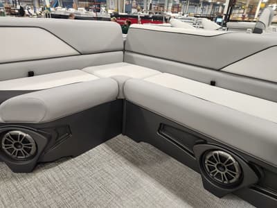 BOATZON | Avalon Venture 85 Cruise Rear Bench 23 FT 2026