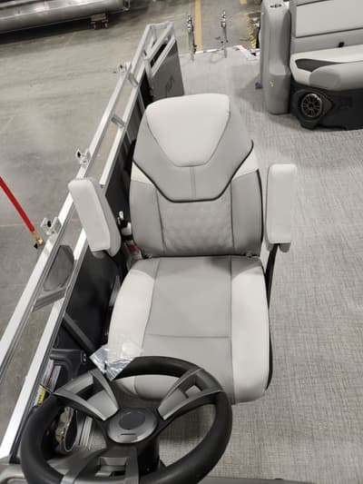 BOATZON | Avalon Venture 85 Cruise Rear Bench 23 FT 2026