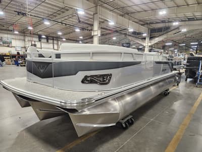 BOATZON | Avalon Venture 85 Quad Lounger 23 FT 2026