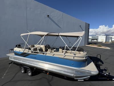 BOATZON | Avalon Venture 85 Quad Lounger 25 FT 2026