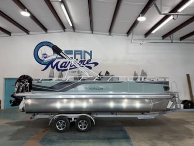 BOATZON | Avalon Venture 85 Rear Fish  21 2026