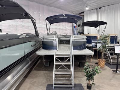 BOATZON | Avalon Venture 85 Versatile Rear Bench  21 FT 2027