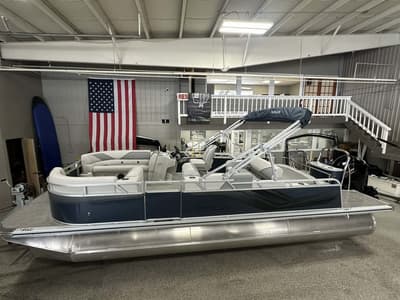 BOATZON | Avalon Venture 85 Versatile Rear Bench 23 FT 2026