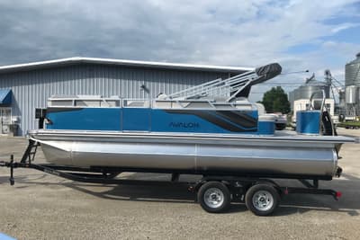 BOATZON | Avalon Venture Cruise Rear Bench 22 2027 BOATZON | Avalon Venture Cruise Rear Bench 22 2027