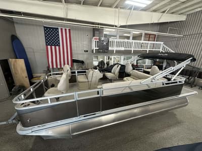 BOATZON | Avalon Venture Rear Fish 19 FT 2026