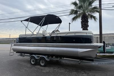 BOATZON | Avalon VLS Quad Lounge 2026