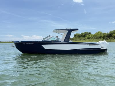 BOATZON | Aviara AV32 Outboard 2021