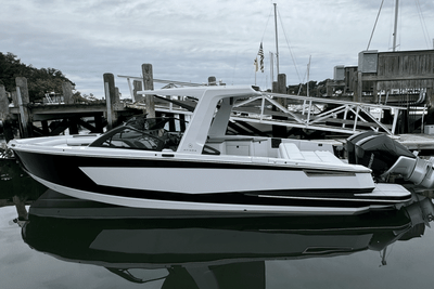 BOATZON | Aviara AV32 Outboard 2024