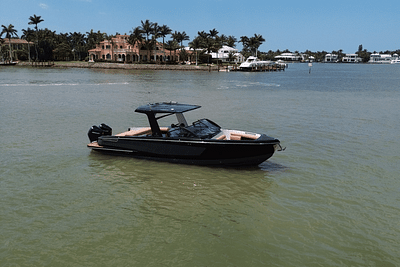 BOATZON | Aviara AV32 Outboard 2025