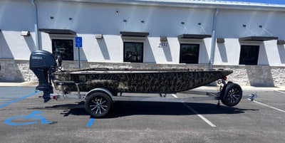 BOATZON | Avid 16 Commander 2026