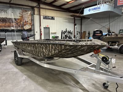 BOATZON | Avid 16 Commander 2026