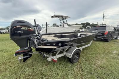 BOATZON | Avid 18 Commander 2025