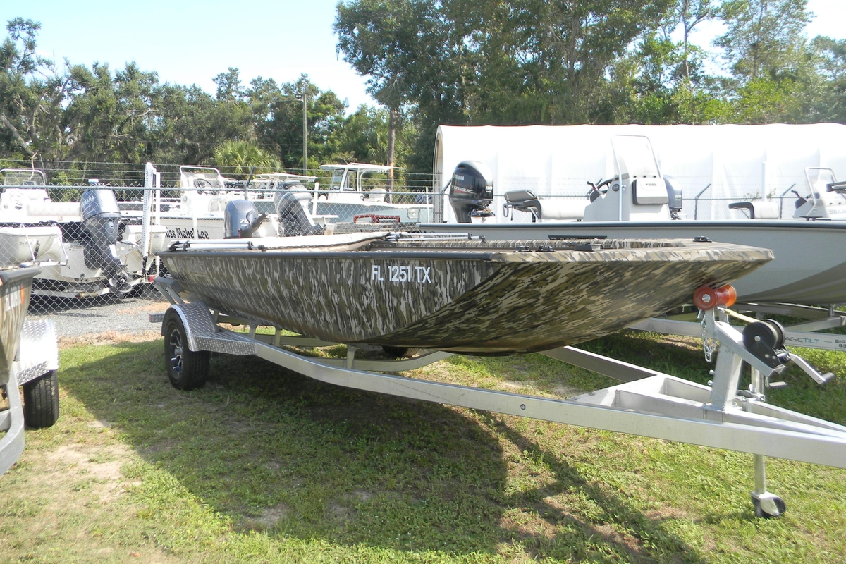 2025 Avid 18 Commander - Sold Boat