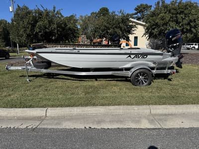 BOATZON | Avid 18 Commander 2026