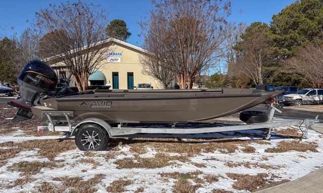 2026 Avid 18 Commander - Sold Boat