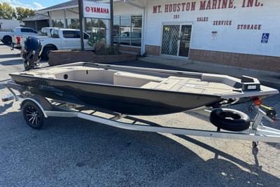 BOATZON | Avid 18 Commander 2026