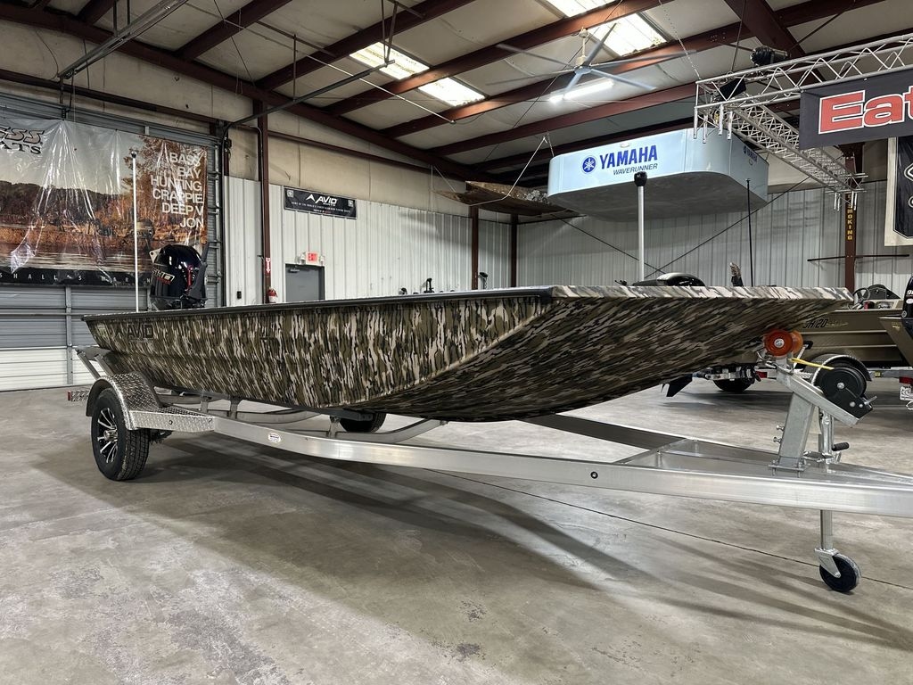 2026 Avid 18 Commander - Sold Boat