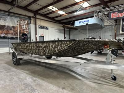 BOATZON | Avid 18 Commander 2026 BOATZON | Avid 18 Commander 2026