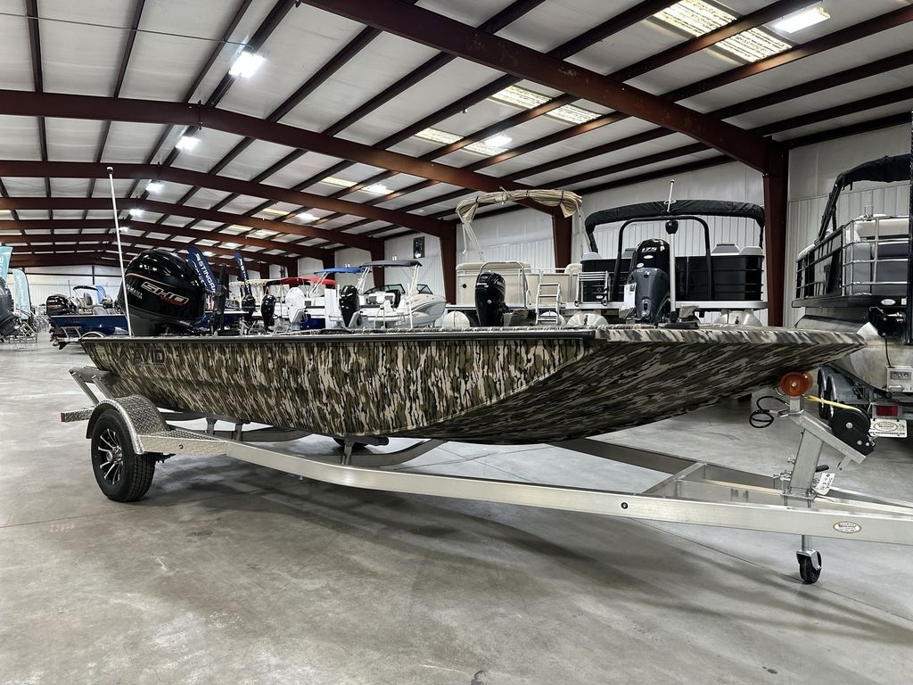 2026 Avid 18 Commander - Sold Boat