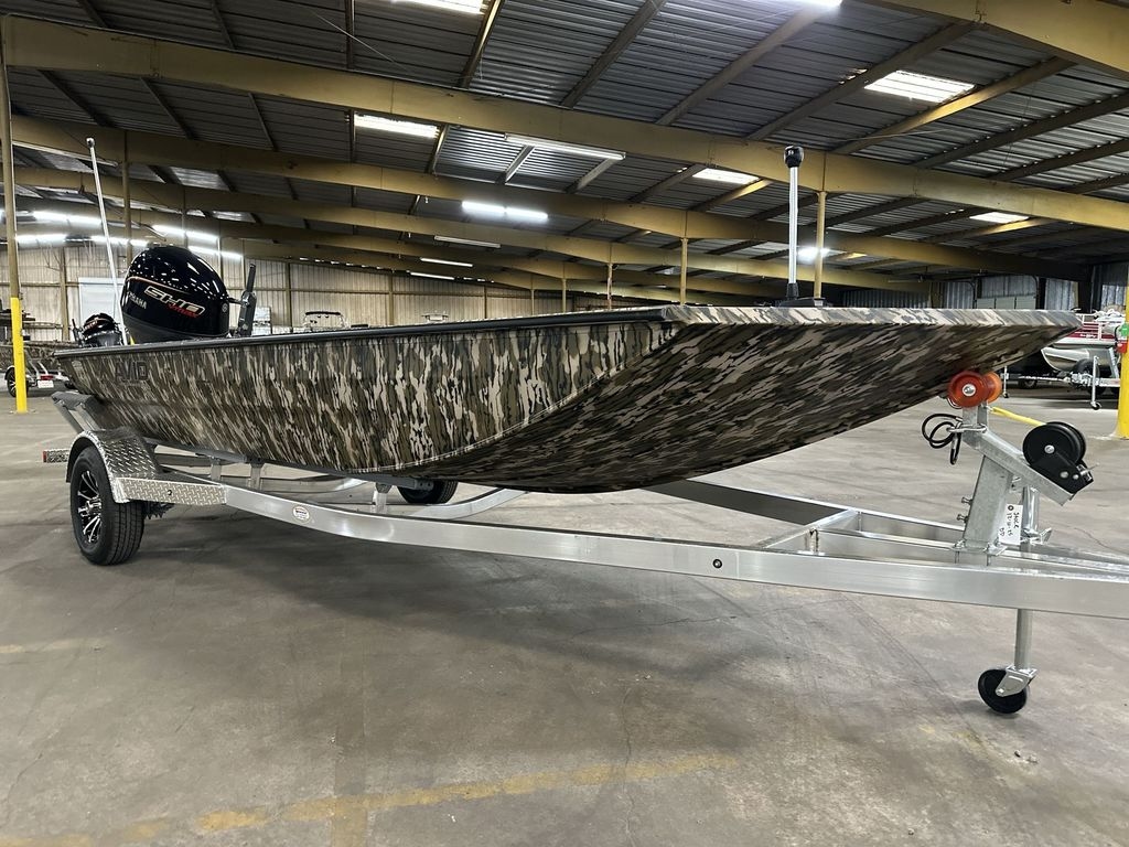 2026 Avid 18 Commander - Sold Boat