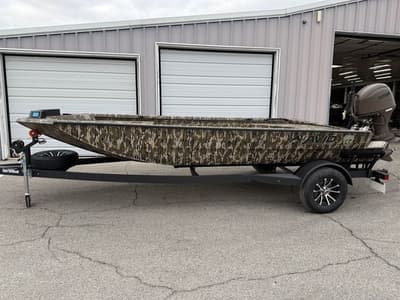 BOATZON | Avid 18 Commander 2026