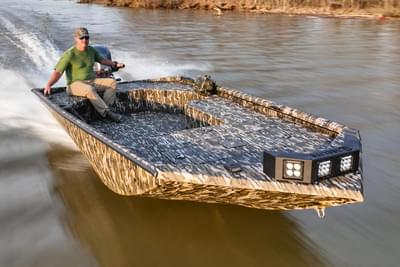 BOATZON | Avid 18 Commander 2026