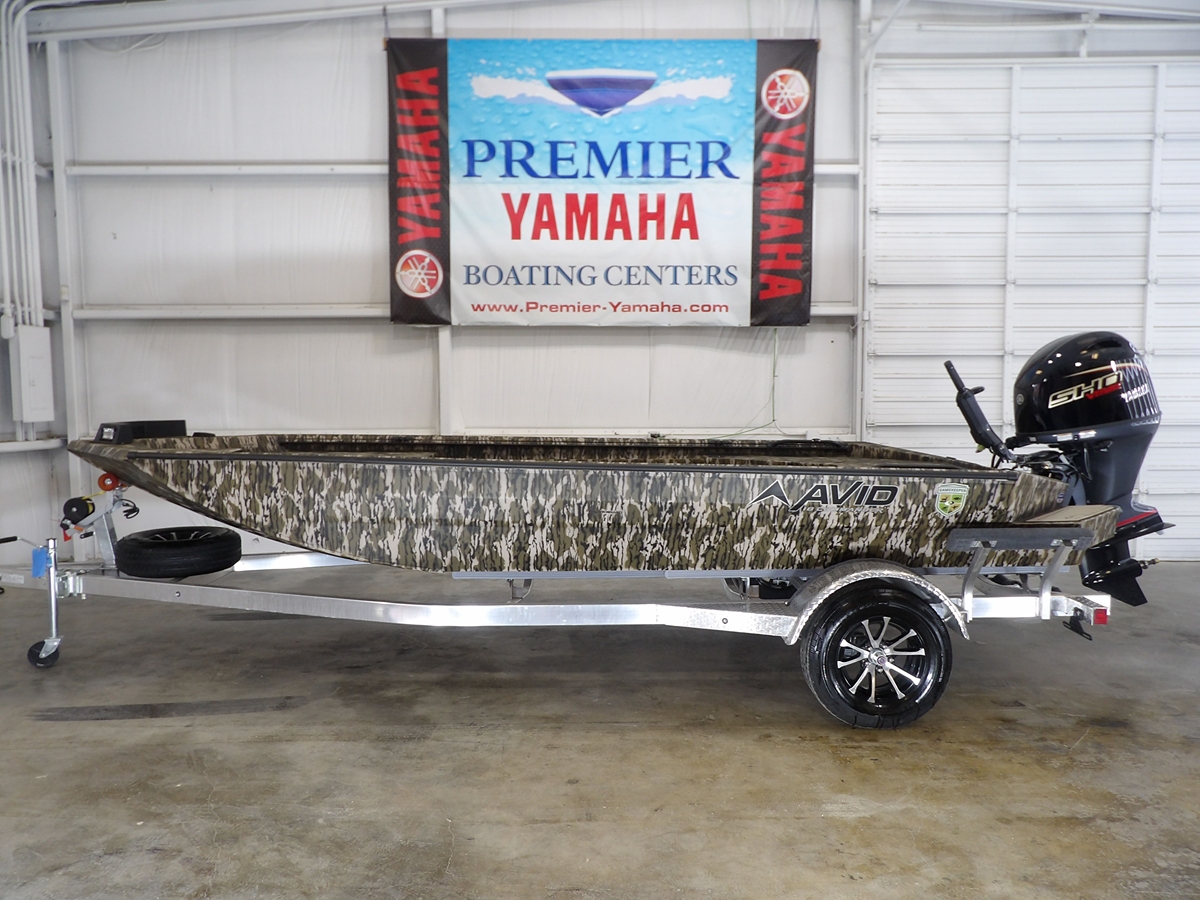 2027 Avid 18 Commander - Sold Boat